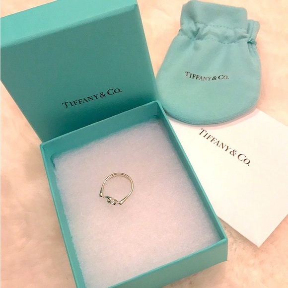 Tiffany & Co.Elsa peretti Open Heart Ring +pouch box Authentic size4.⭐️⭐️⭐️⭐️ - Picture 6 of 17
